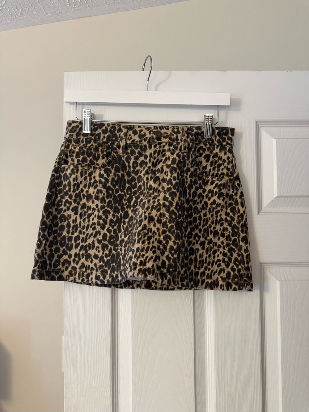 Leopard print mini denim skirt